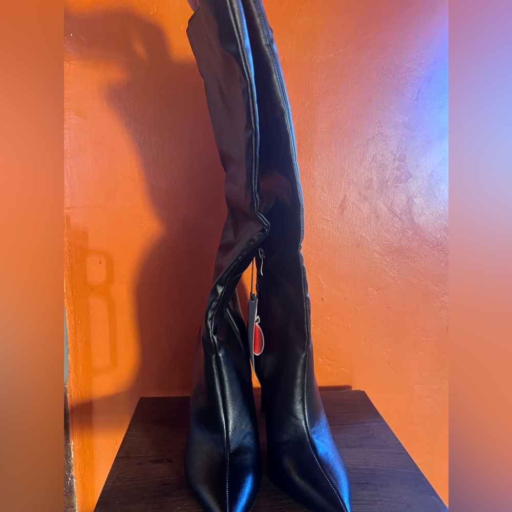 **SOLD 🫶🏼** BNWT Black Cider heeled boots.